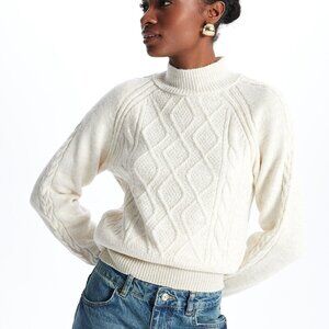 Abercrombie & Fitch cable knit white cream warm fall winter sweater